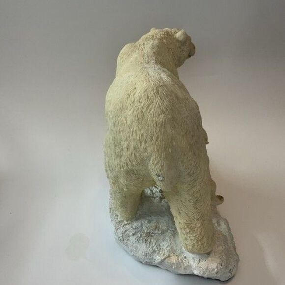 VTG White Polystone Polar Bear Cub Cuddling w/ Mother Statue Figurine 6.5"X8.5" - Picture 11 of 13